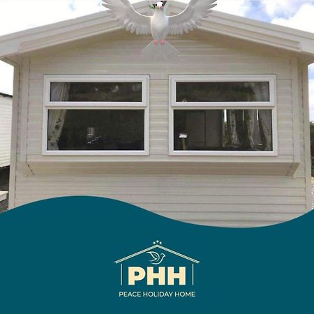 Exclusive 3 Bedroom Caravan, Sleeps 8 People At Parkdean Newquay Holiday Park, Cornwall, Uk 외부 사진
