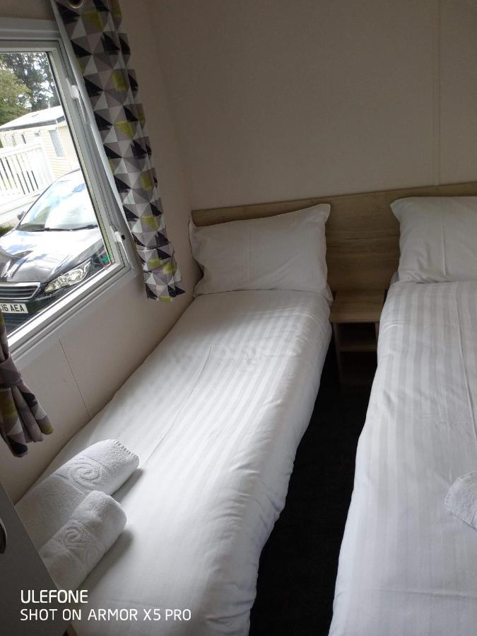 Exclusive 3 Bedroom Caravan, Sleeps 8 People At Parkdean Newquay Holiday Park, Cornwall, Uk 외부 사진