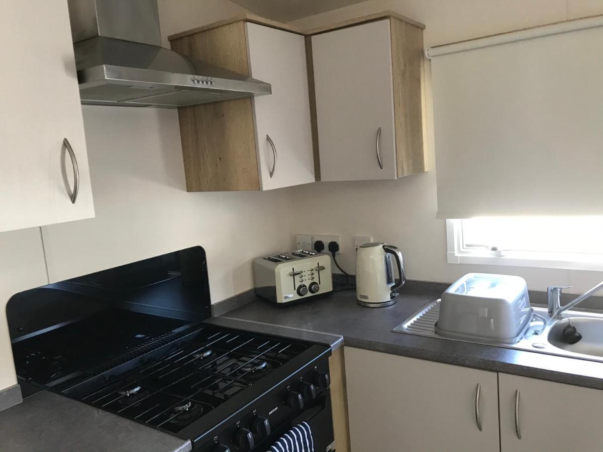 Exclusive 3 Bedroom Caravan, Sleeps 8 People At Parkdean Newquay Holiday Park, Cornwall, Uk 외부 사진