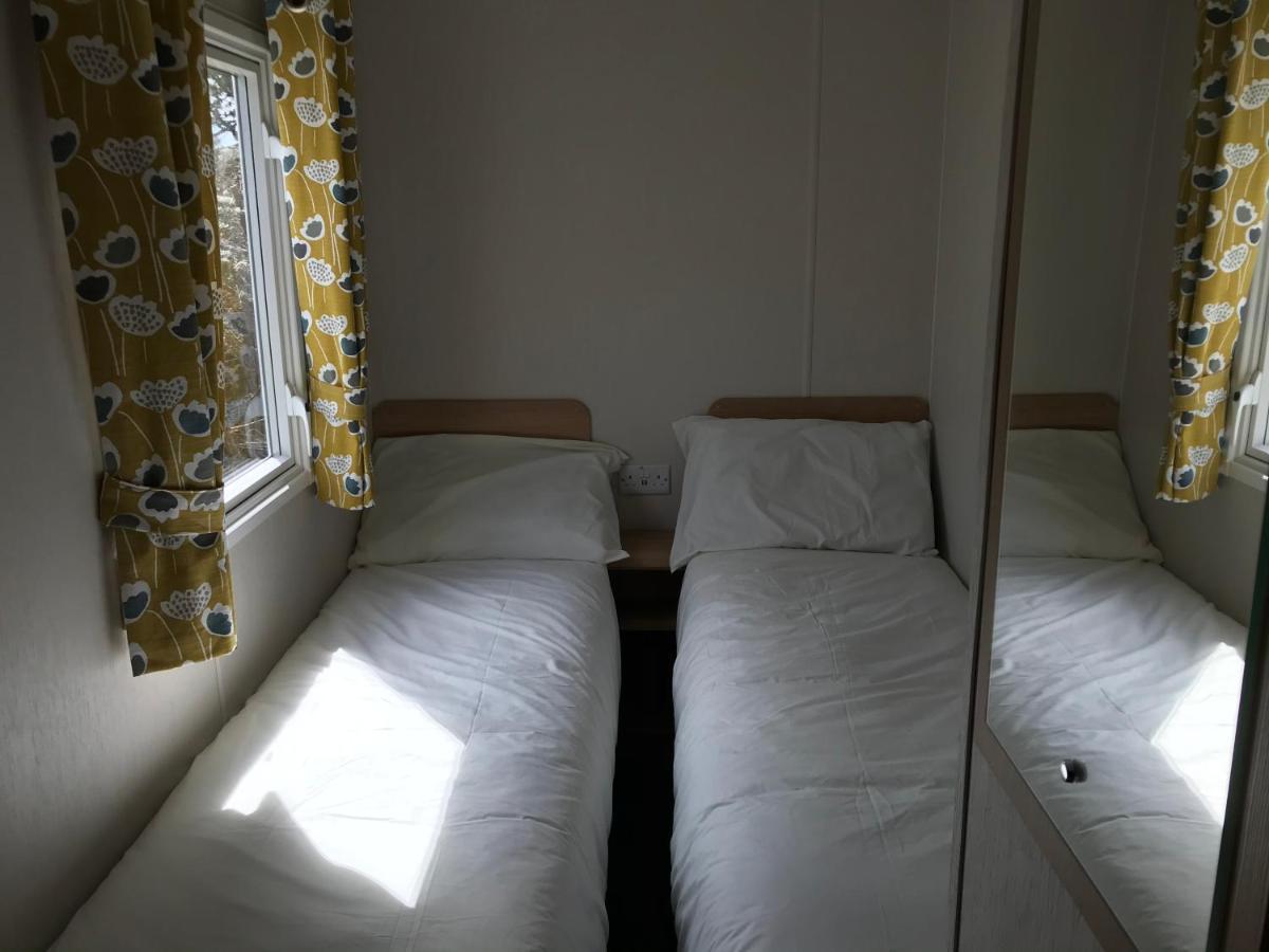Exclusive 3 Bedroom Caravan, Sleeps 8 People At Parkdean Newquay Holiday Park, Cornwall, Uk 외부 사진