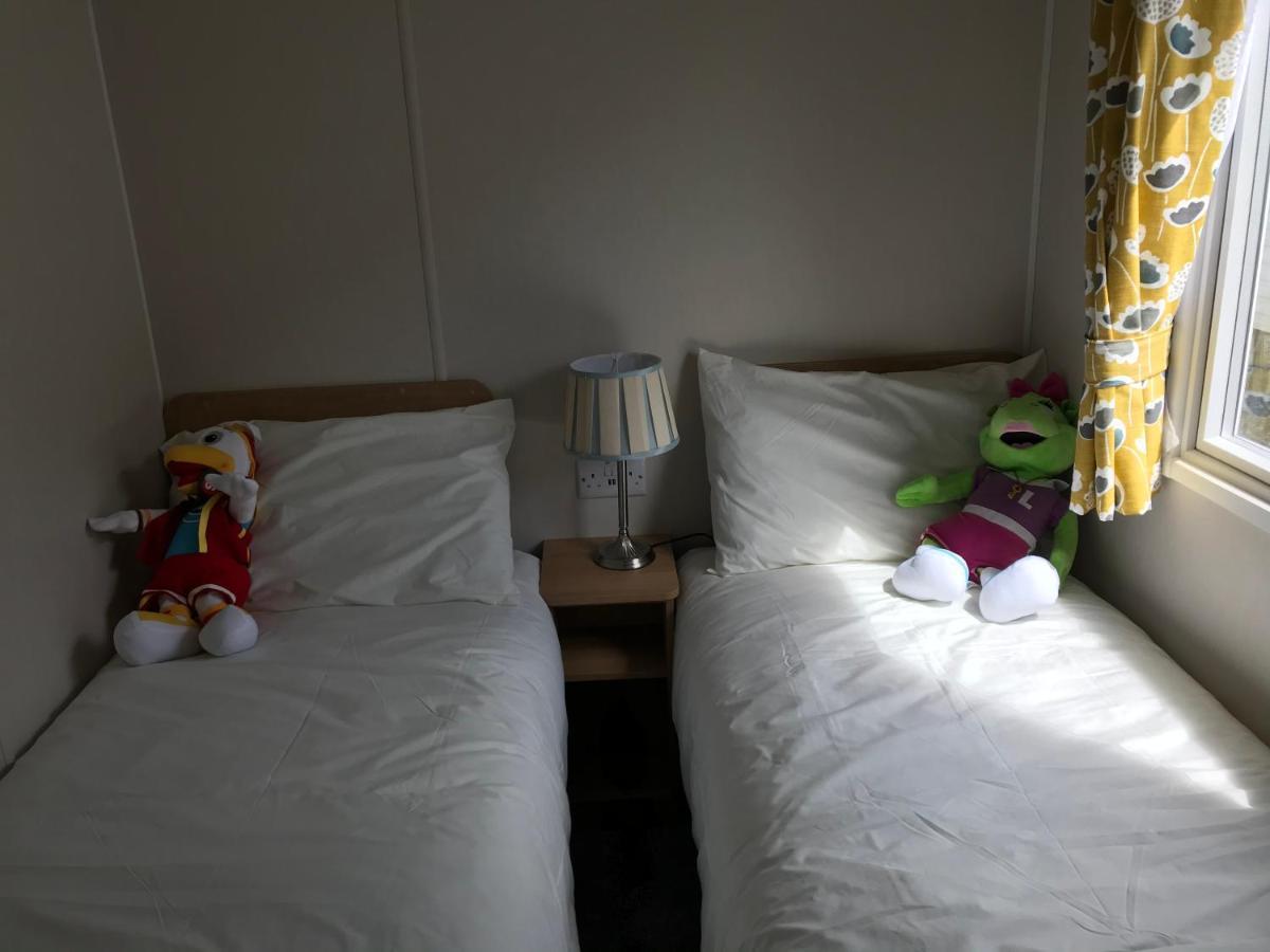 Exclusive 3 Bedroom Caravan, Sleeps 8 People At Parkdean Newquay Holiday Park, Cornwall, Uk 외부 사진