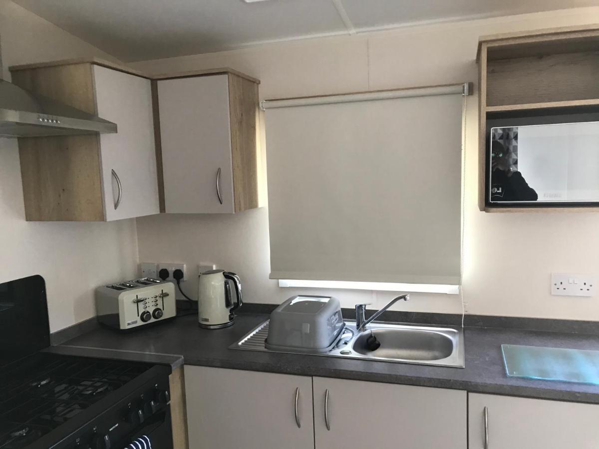 Exclusive 3 Bedroom Caravan, Sleeps 8 People At Parkdean Newquay Holiday Park, Cornwall, Uk 외부 사진