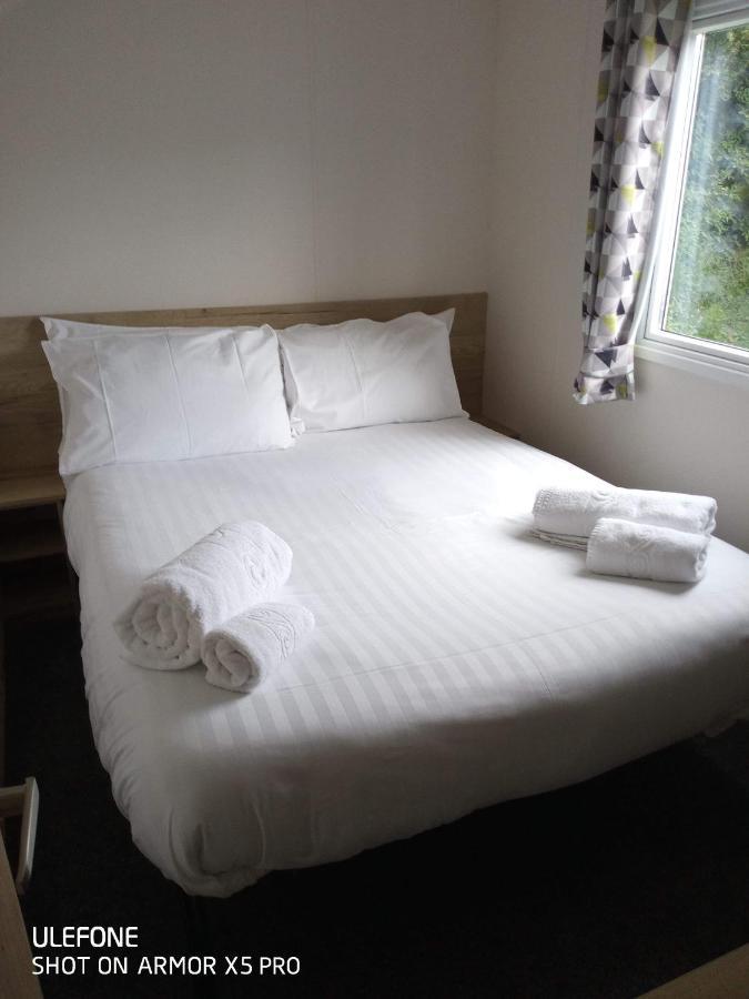 Exclusive 3 Bedroom Caravan, Sleeps 8 People At Parkdean Newquay Holiday Park, Cornwall, Uk 외부 사진