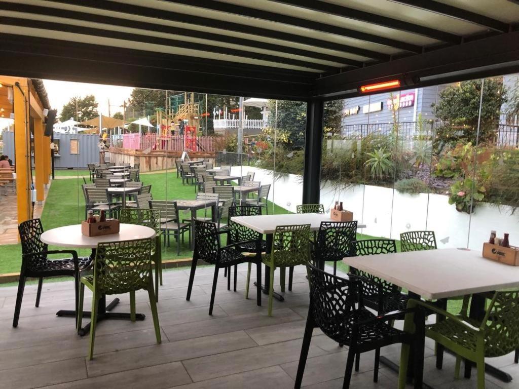 Exclusive 3 Bedroom Caravan, Sleeps 8 People At Parkdean Newquay Holiday Park, Cornwall, Uk 외부 사진