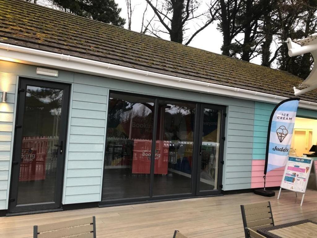 Exclusive 3 Bedroom Caravan, Sleeps 8 People At Parkdean Newquay Holiday Park, Cornwall, Uk 외부 사진